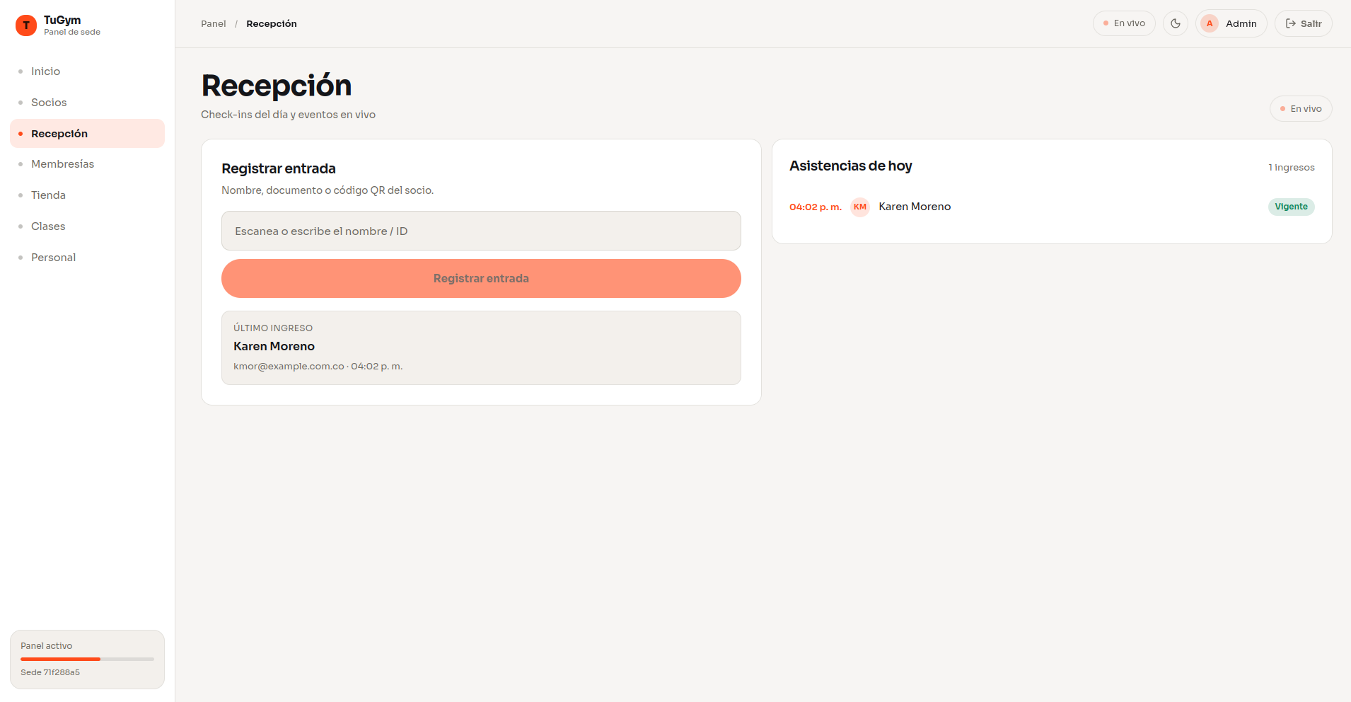 Panel de TuGym — recepción y check-in en tema claro